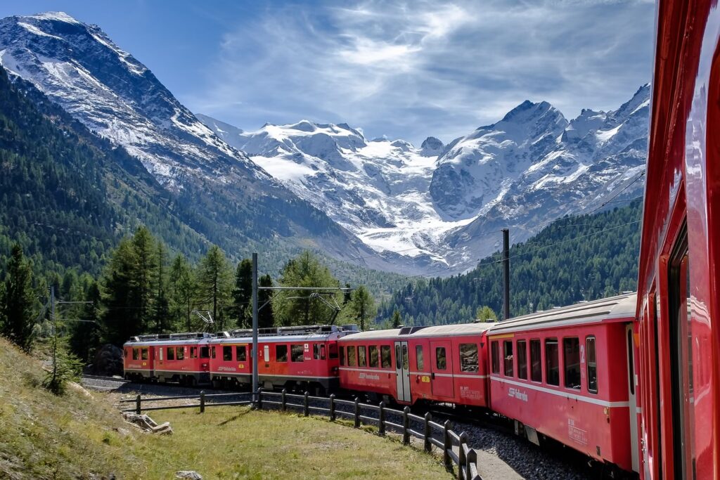 Glacier Express pelos Alpes Suiços
